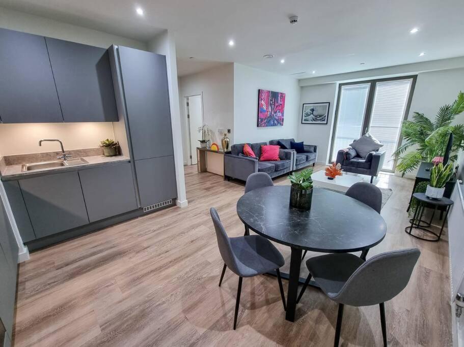 Luxury City Centre Townhouse With Parking Манчестер Экстерьер фото