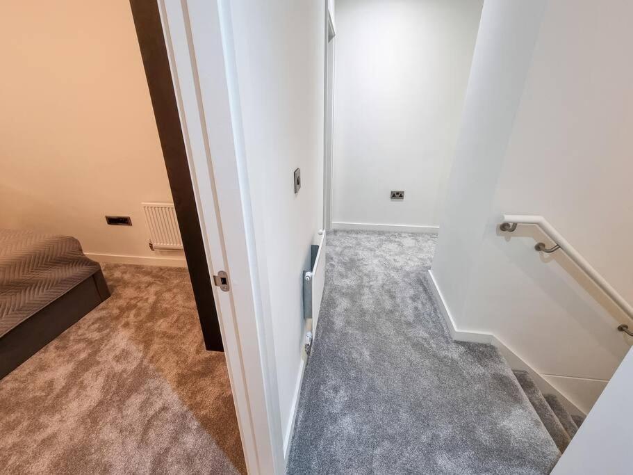 Luxury City Centre Townhouse With Parking Манчестер Экстерьер фото
