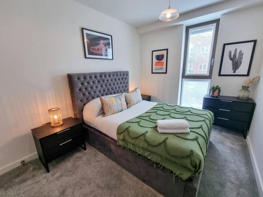 Luxury City Centre Townhouse With Parking Манчестер Экстерьер фото