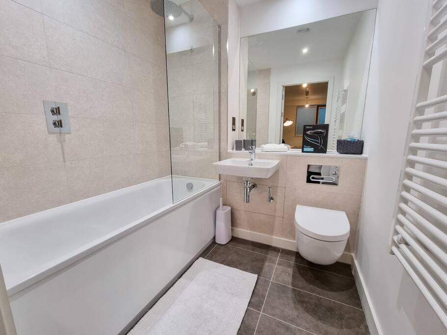 Luxury City Centre Townhouse With Parking Манчестер Экстерьер фото