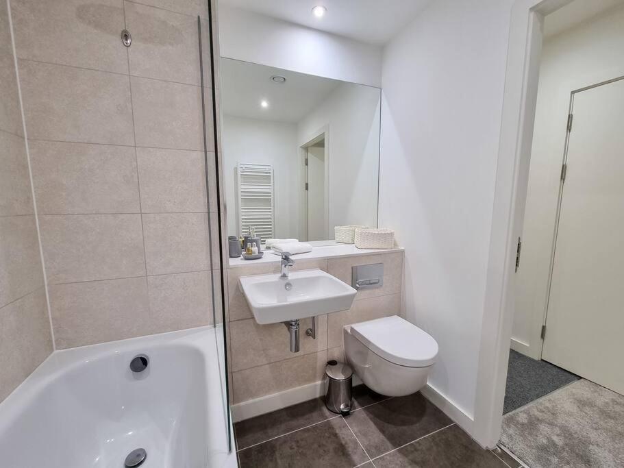 Luxury City Centre Townhouse With Parking Манчестер Экстерьер фото